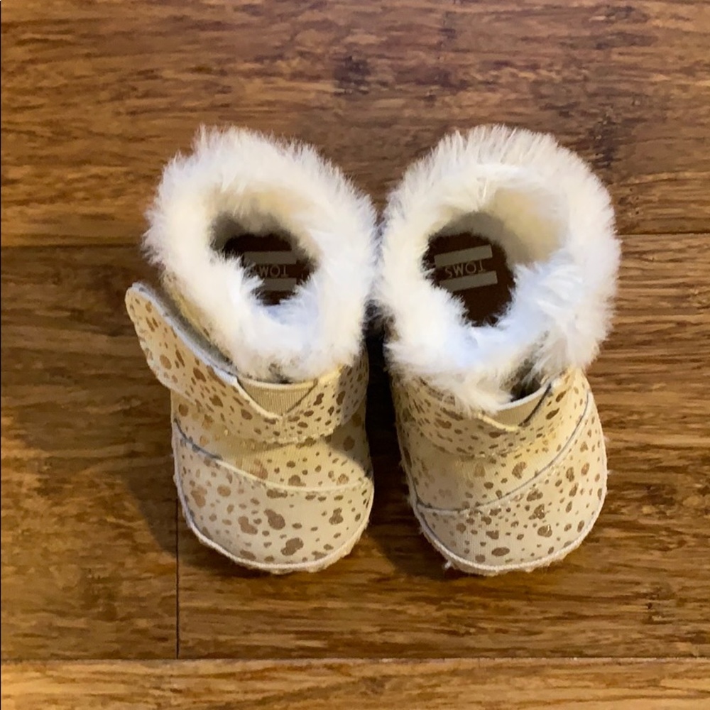 Toms baby booties NWOT